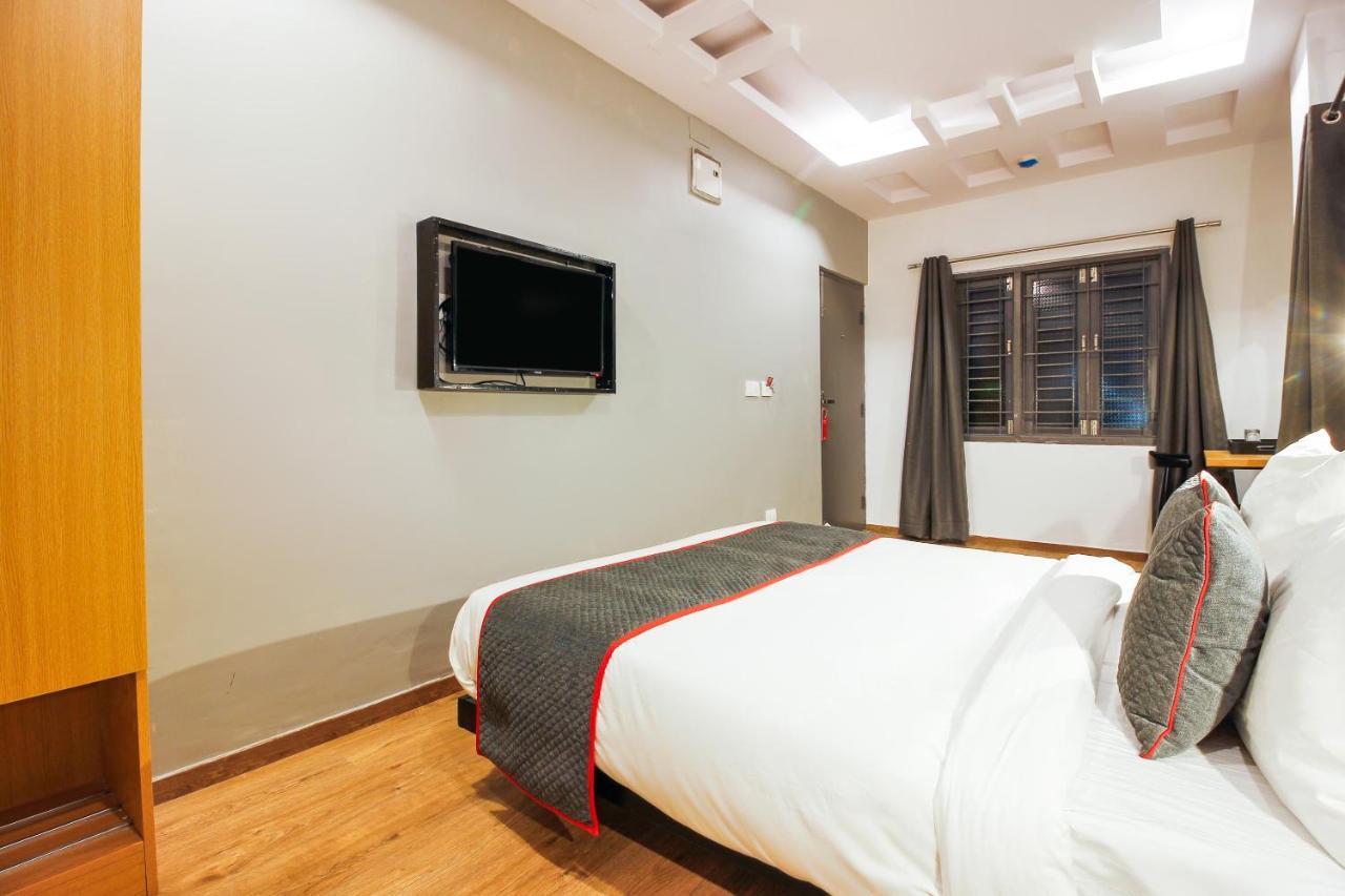 Super Townhouse Rcc Sunrise Hotel Haidarábád Kültér fotó