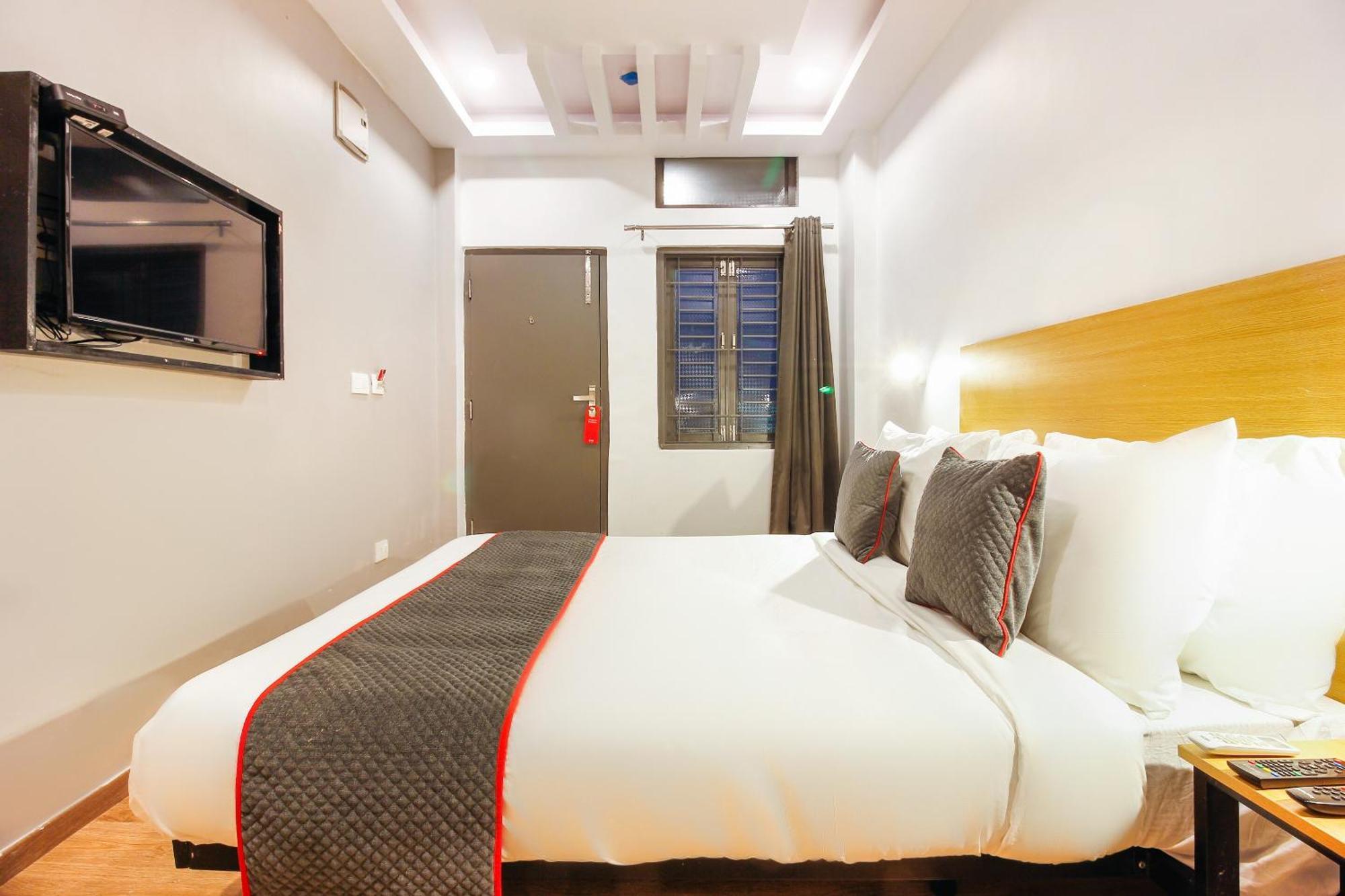 Super Townhouse Rcc Sunrise Hotel Haidarábád Kültér fotó